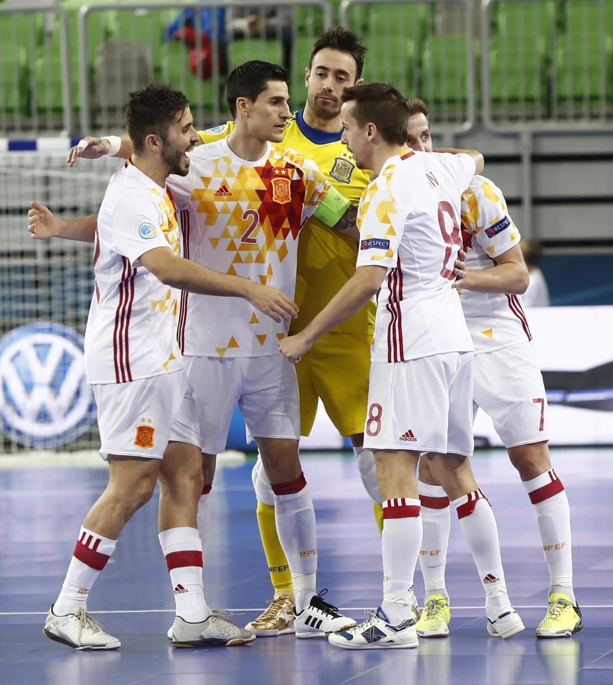 España celebra la victoria ante Ucrania en el Europeo de fútbol sala | RFEF ep espana celebravictoriaucraniaeuropeofutbol sala