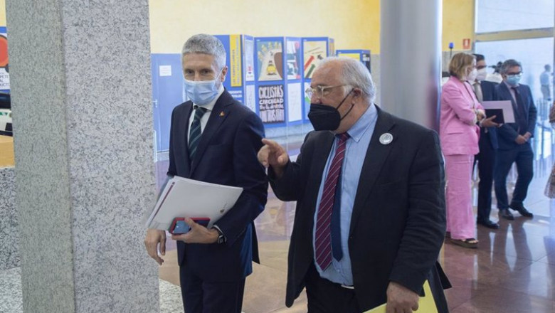 ep i d el ministro del interior fernando grande marlaska y el director general de trafico pere