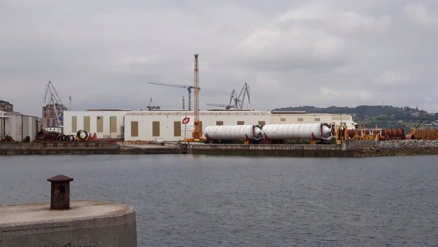 ep imagen de el talleron de duro felguera desde la playa de poniente archivo ep imagen de el talleron de duro felguera desde la playa de poniente archivo