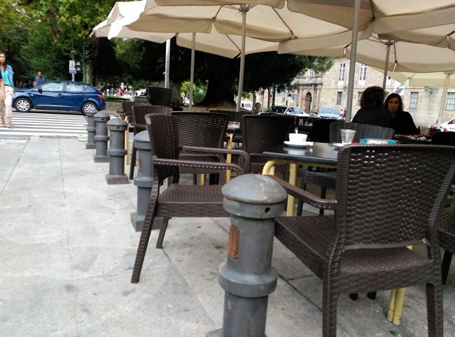 Instalación de bolardos en Porta Faxeira tras los atentados de Barcelona | EUROPA PRESS ep instalacionbolardosporta faxeiralos atentadosbarcelona