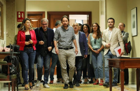 ep liderpodemos pablo iglesias salela reunionsu partidougtccoo acompanadola portavozgaliciacomun yolanda diaz los secretarios generalesccoo unai sordo yugt pepe alvarez ycoordinador federaliu alber