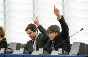 ep los eurodiputados de jxcat toni comin y carles puigdemont en el pleno del parlamento europeo