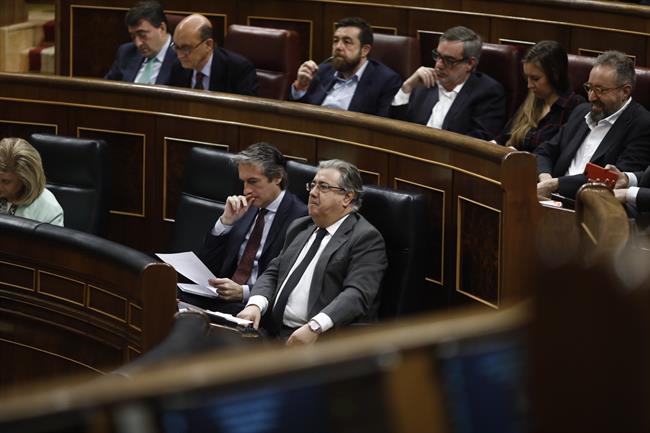 Los ministro Iñigo de la Serna y Juan Ignacio Zoido en la sesión de control | EUROPA PRESS ep los ministro inigola sernajuan ignacio zoidola sesioncontrol
