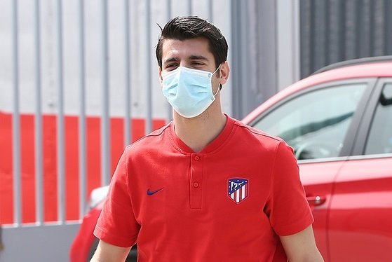 ep morata se reincorpora al atletico con mascarilla ep morata se reincorpora al atletico con mascarilla