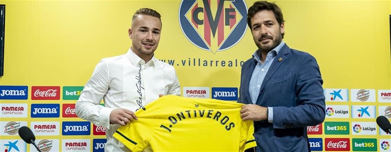 El nuevo jugador del Villarreal CF Javi Ontiveros, en su presentación | VILLARREAL CF ep nuevo jugadorvillarreal cf javi ontiveros enpresentacion