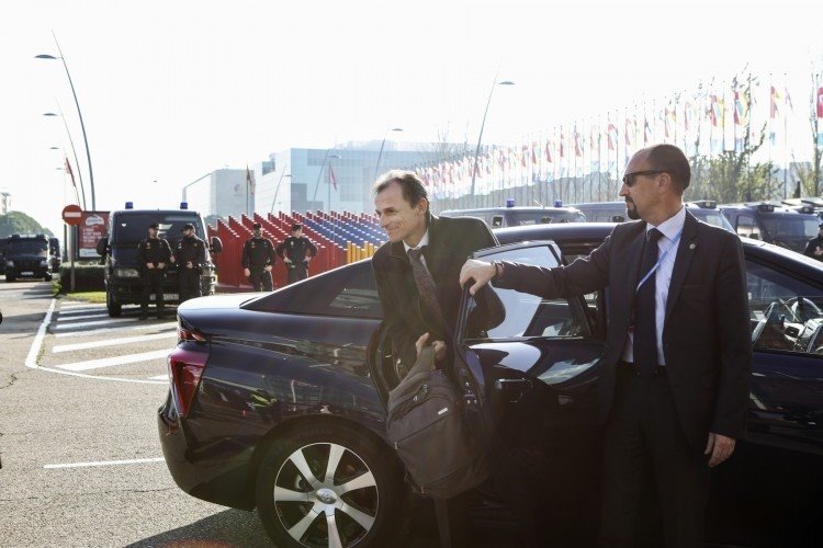 ep pedro duque llegando a la cop25 de madrid en un toyota mirai ep pedro duque llegando a la cop25 de madrid en un toyota mirai