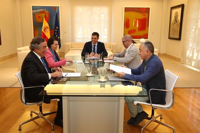 ep pedro sanchezreunelos sindicatosla patronalmoncloa