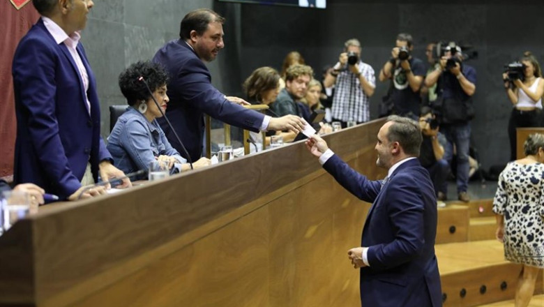 ep presidenteupnportavoznavarra sumaparlamento navarro javier esparza votala segundadefinitiva votacionla investidurala candidatapsnla presidenciagobiernonavarra