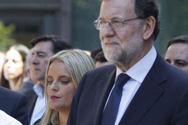 Rajoy y Mari Mar Blanco en un homenaje a Miguel Ángel Blanco en la sede del PP | EUROPA PRESS ep rajoymari mar blancoun homenajemiguel angel blancola sedepp