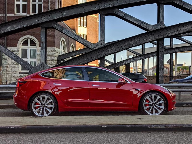 https://img6.s3wfg.com/web/img/images_uploaded/6/1/ep_tesla_model_3_20190315133214.jpg