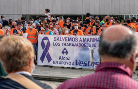 ep trabajadores de alcoa acuden a una concentracion de apoyo a los trabajadores de la fabrica de