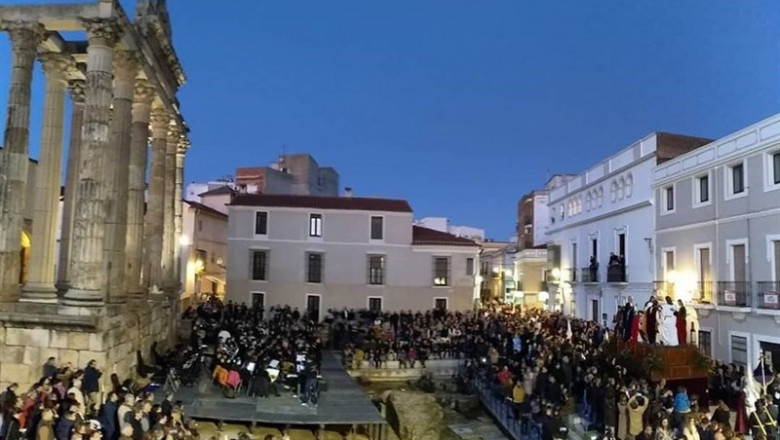 Turistas en Semana Santa en Mérida | AYUNTAMIENTO DE MÉRIDA - Archivo ep turistassemana santamerida