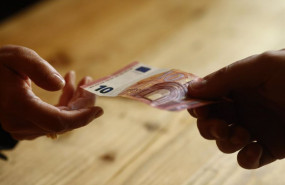 ep archivo billetes de diez euros consumo compras comprar consumir cobrar cobro gastar gastos ep archivo billetes de diez euros consumo compras comprar consumir cobrar cobro gastar gastos