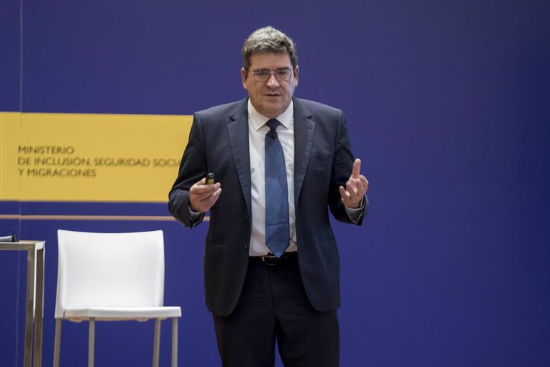 El Gobierno espera que las pensiones se revaloricen en 2024 entre el 3,5% y el 4,5%