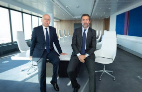 ep archivo - el presidente saliente de kpmg hilario albarracin junto con el entrante juanjo cano