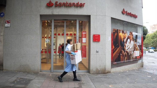 ep archivo   fachada de una sucursal del banco santander a 13 de octubre de 2025 en madrid espana 20260423111704