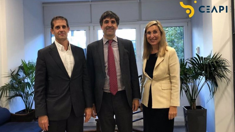 Archivo - Francisco Velázquez, presidente de Axon Partner Group; Gonzalo García Andrés, secretario de Estado de Economía; y Núria Vilanova, presidenta de CEAPI. | CEAPI - Archivo ep archivo francisco velazquez presidente de axon partner group gonzalo garcia andres secretario