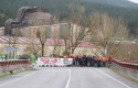 ep archivo   trabajadores de la plantilla de tubos reunidos montan un piquete a 13 de febrero de