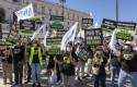 ep archivo   trabajadores se concentran en lisboa para protestar por los ajustes de empleo en banco
