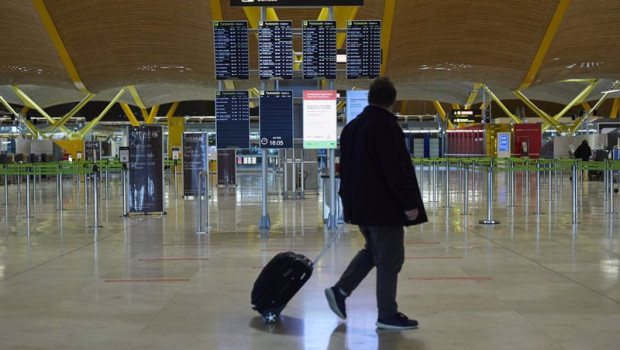 ep archivo un pasajero camina por la terminal t4 del aeropuerto adolfo suarez ep archivo un pasajero camina por la terminal t4 del aeropuerto adolfo suarez