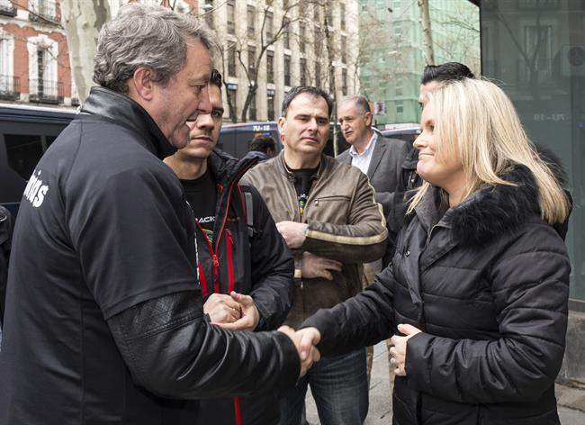 Blanco saludando a un representante de JUSAPOL | PP ep blanco saludandoun representantejusapol