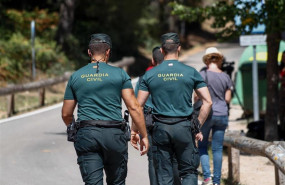ep dos agentes de la guardia civil en las inmediaciones del hotel cirilo de cercedilla que actua de
