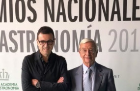 ep el chef valenciano ricard camarena izquierda recibe el premio nacional de gastronomia como mejor