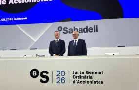ep el consejero delegado saliente de banco sabadell cesar gonzalez bueno y el presidente josep oliu