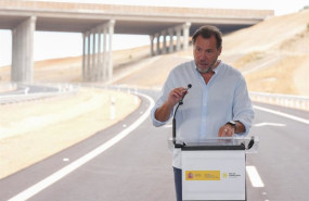 ep el ministro de transportes oscar puente durante la inauguracion de un tramo de la autovia a 11