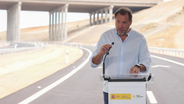 ep el ministro de transportes oscar puente durante la inauguracion de un tramo de la autovia a 11
