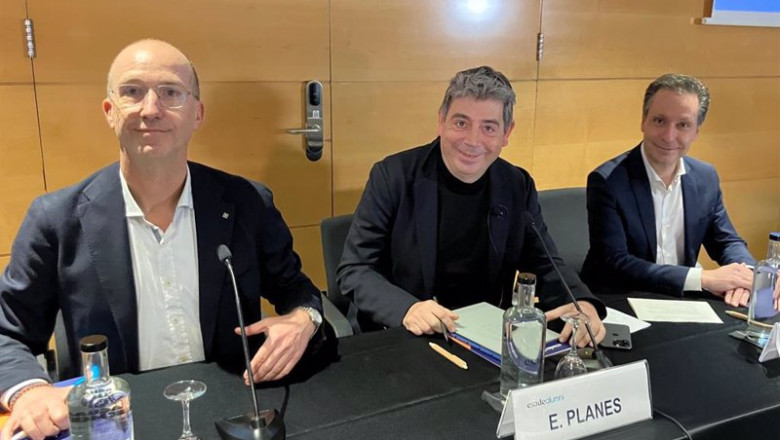ep el presidente de esade alumni daniel sanchez el presidente ejecutivo de fluidra eloi planes y el