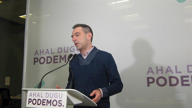 ep el secretario de comunicacion de podemos euskadi andeka larrea en rueda de prensa en bilbao