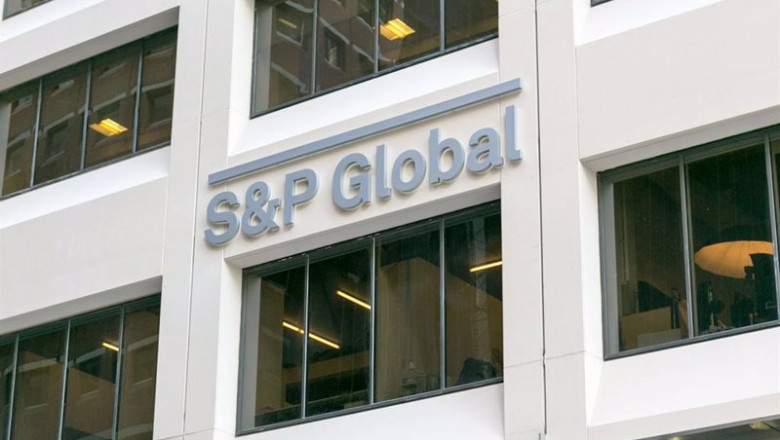 Logo de S&P en la fachada de una de sus sedes. | S&P GLOBAL - Archivo ep empresas sp mantiene el rating de red electrica en a y su perspectiva en estable