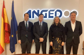ep firma del acuerdo entre el observatorio textil y moda y anged
