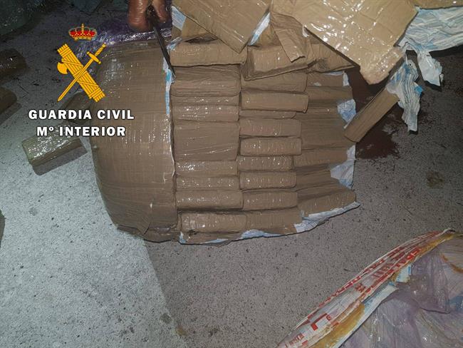 Hachís incautado en el puerto de Algeciras (Cádiz) | GUARDIA CIVIL ep hachis incautadopuertoalgeciras cadiz