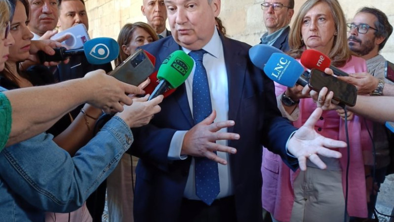 ep hereu atiende a los medios en leon en el parador