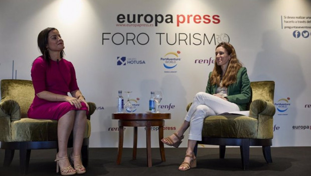 ep la consejera de turismo industria y comercio decanarias yaiza castilla la directora de desarrollo