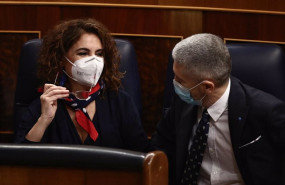 ep la portavoz del gobierno y ministra de hacienda maria jesus montero conversa con el ministro de