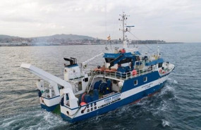 ep los trabajos se realizan bajo la direccion cientifica de la fundacion azti a bordo del buque ep los trabajos se realizan bajo la direccion cientifica de la fundacion azti a bordo del buque