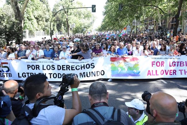 Cabecera de la manifestación central del World Pride en Madrid. | AYTO DE MADRID ep manifestacionworld pride