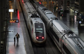 ep trenes estacionados en la estacion madrid puerta de atocha almudena grandes