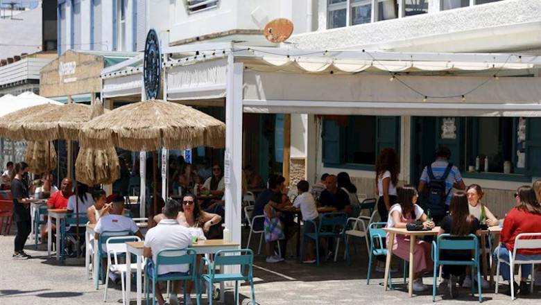 ep varias personas disfrutan de la terraza de un bar en el paseo maritimo de pedregalejo durante la ep varias personas disfrutan de la terraza de un bar en el paseo maritimo de pedregalejo durante la