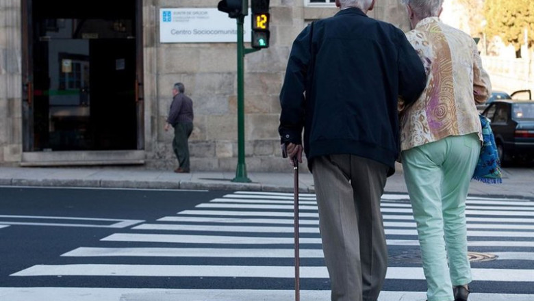 Archivo - Ancianos, envejecimiento, salud, sanidad, edad, paseo, mayores. | XUNTA - Archivo ep archivo ancianos envejecimiento salud sanidad edad paseo mayores