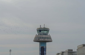 ep archivo   antigua torre de control de la t1 del aeropuerto de barcelona el prat en una imagen de