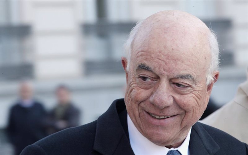 El juez abre juicio oral a BBVA y a su expresidente Francisco González por encargos a Villarejo