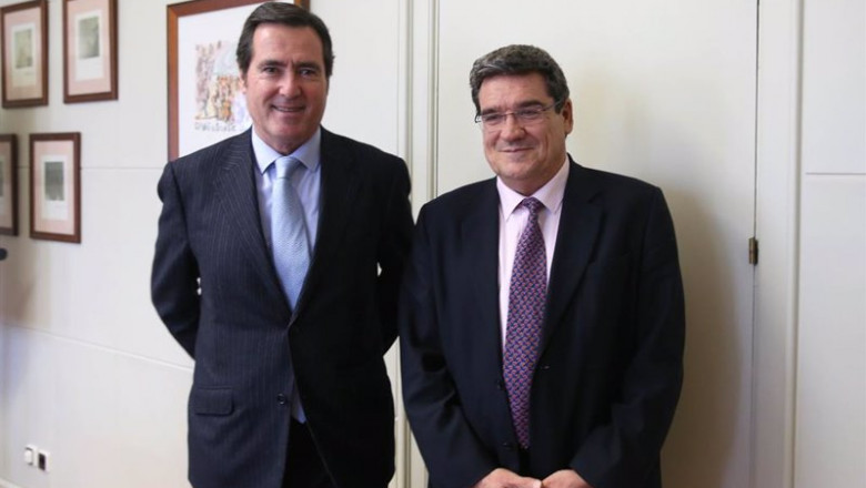 Archivo - El ministro de Inclusión, Seguridad Social y Migraciones, José Luis Escrivá (dcha) con el presidente de la CEOE, Antonio Garamendi, en una imagen de archivo | MINISTERIO DE INCLUSIÓN Y SEGURIDAD SOCIAL ep archivo el ministro de inclusion seguridad social y migraciones jose luis escriva dcha con el
