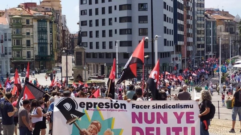 ep archivo   manifestacion en gijon por les 6 de la suiza