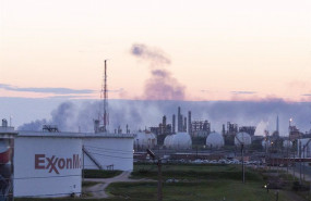 ep archivo   march 19 2019   deer park texas united states exxon mobil corps baytown texas refinery