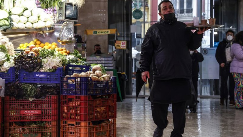 Archivo - Naranjas, uvas blancas y patatas son algunos de los alimentos que más han aumentado en febrero, según Facua. | Rober Solsona - Europa Press - Archivo ep archivo naranjas uvas blancas y patatas son algunos de los alimentos que mas han aumentado en
