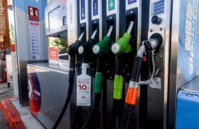 ep archivo   varios surtidores en una gasolinera en una imagen del archivo